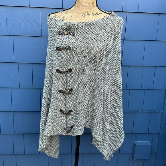 Simply Noelle Sweaters - 💚🩶💚Simply Noelle sage green shawl poncho shrug one size knit